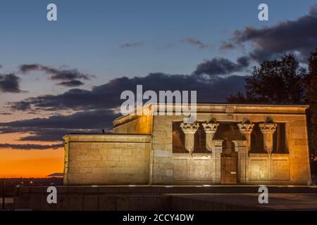 Tempio di Debod al tramonto, Madrid, Spagna Foto Stock