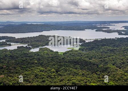 Vista aerea del lago Gatun, canale di Panama, Panama Foto Stock