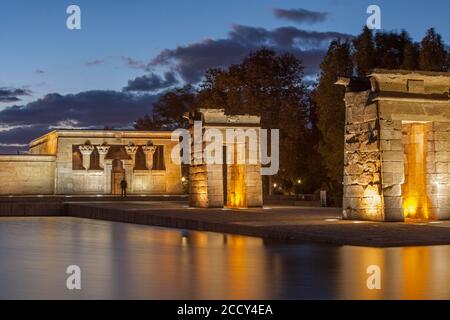 Tempio di Debod al tramonto, Madrid, Spagna Foto Stock