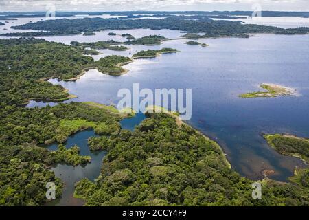 Vista aerea del lago Gatun, canale di Panama, Panama Foto Stock