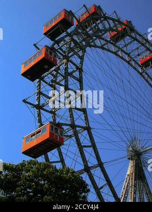 Il famoso Wiener Riesenrad (1897) a Prater Park, Vienna, Austria, dove Holly incontrò Harry in "il terzo uomo" Foto Stock