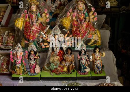 Idol di Dea Durga venduto in negozi a kolkata Foto Stock