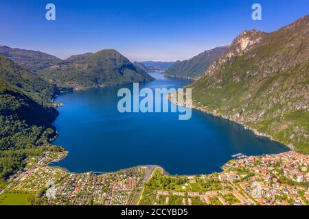 Veduta aerea del lago di Lugano visto da Porlezza, cima, Lombardia, Italia Foto Stock