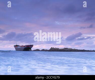 Isole del canale. Guernsey. Naufragio. Il Vermontborg della spedizione di Wagenborg. (Gennaio 2003) Foto Stock