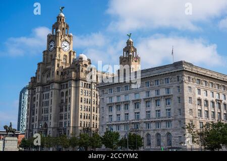 Royal Liver Building e Cunard Building a Pier Head, Liverpool, Inghilterra, Regno Unito Foto Stock