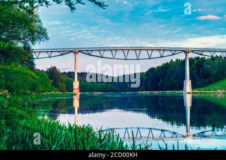 White Rose Pedestrian Bridge sul fiume di Nemunas Foto Stock