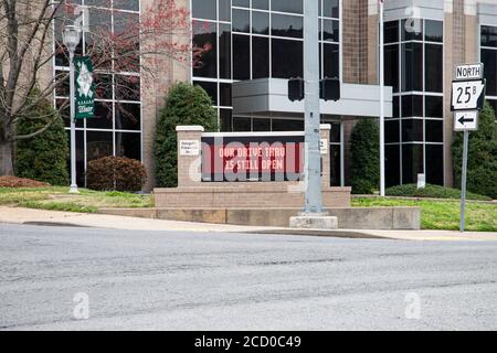 Heber Springs, Arkansas. Le aziende vicine includono un cinema, una banca e una chiesa a causa della pandemia del coronavirus. 20 marzo 2020. @ Veronica Bruno / Alamy Foto Stock