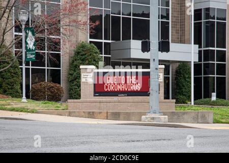 Heber Springs, Arkansas. Le aziende vicine includono un cinema, una banca e una chiesa a causa della pandemia del coronavirus. 20 marzo 2020. @ Veronica Bruno / Alamy Foto Stock