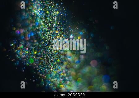 Sfondo astratto con scintillanti particelle bokeh multicolore sfocate Foto Stock