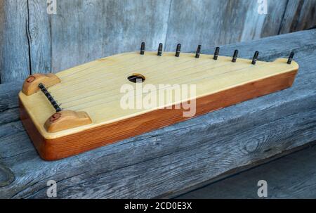 Gusli Russo folk stringed stropicciato strumento musicale. Foto Stock