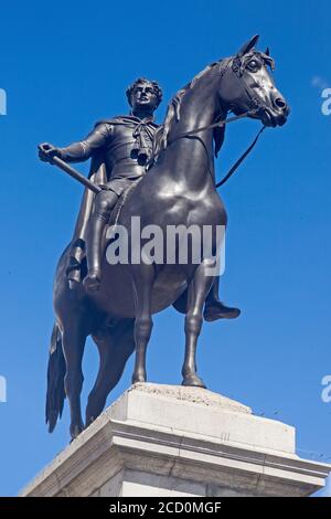 Una statua equestre in bronzo di Re Giorgio IV in Trafalgar Square di Londra, installata nel 1843. Originariamente gettato nel 1828 per sedersi sulla cima di Marble Arch. Foto Stock