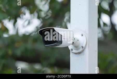 Telecamera di sicurezza, TVCC o telecamera di sorveglianza, utilizzata per la sicurezza in un'area urbana Foto Stock