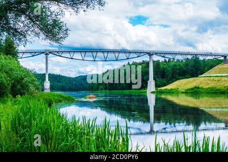 White Rose Pedestrian Bridge sul fiume di Nemunas Foto Stock