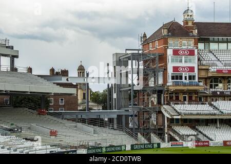 South London, Regno Unito. 24 agosto 2020. I lavori di costruzione del nuovo stand Laker Lock proseguono con l'Unione della nuova struttura al Members Pavilli Foto Stock