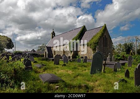 La Chiesa di San Deiniol, Llanddaniel Fab, Anglesey, è una chiesa parrocchiale del XIX secolo, ma non è più utilizzata per il culto. E' un edificio classificato di grado II. Foto Stock