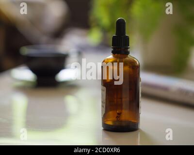 Assunzione di farmaci generici a casa Foto Stock