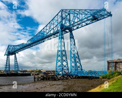 Middlesbrough Transporter Bridge dal porto di Clarence sulla sponda nord del Fiume Tees Foto Stock