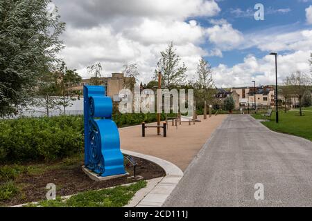 Una delle molte opere d'arte di artisti locali che fanno parte della strategia d'arte a Bath Riverside Development, Bath, Somerset, England, UK Foto Stock