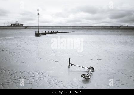 Uno scooter a Hunstanton Beach, Norfolk nord Foto Stock