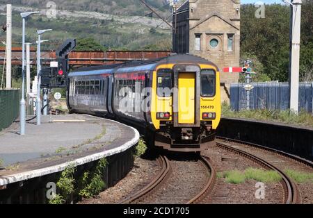 Classe 156 super sprinter dmu treno, numero 156479, gestito da treni Northern che lasciano la piattaforma 2 alla stazione ferroviaria di Carnforth il 24 agosto 2020. Foto Stock