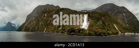 Milford Sound, Nuova Zelanda - una pausa nella nebbia Foto Stock