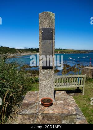 Memoriale di guerra a coloro che hanno perso la vita durante la guerra in Birmania, Portscatho, Cornovaglia, Regno Unito Foto Stock