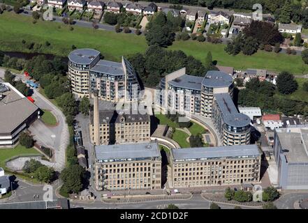 Vista aerea di un complesso di mulini a Shipley vicino a Bradford, West Yorkshire Foto Stock
