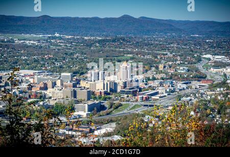 Roanoke, Virginia/USA – 2 novembre 2019: Roanoke Valley Overlook from Roanoke Star Foto Stock