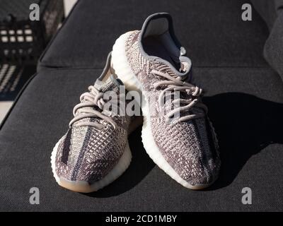 Yeezy discount agosto 2020