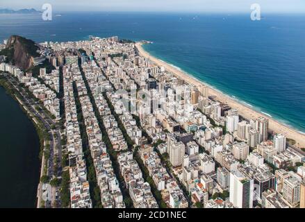 Vista aerea della spiaggia di Ipanema a Rio de Janeiro, Brasile Foto Stock