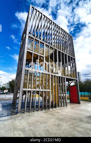 Londra, Regno Unito. 24 Agosto 2020. Creato da Studio Weave, in collaborazione con HATO e illustratore Jay Cover, '33' è modellato sulla follia di un artista, esplora il discorso di casa. Credit: Dave Rushen/SOPA Images/ZUMA Wire/Alamy Live News Foto Stock