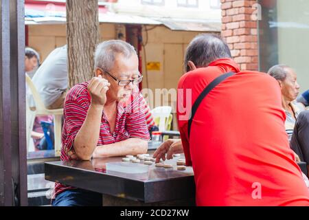 Xiangqi suonato a Singapore Foto Stock