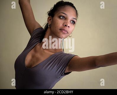 CAMAGUEY, CUBA - CIRCA GENNAIO 2020: Ritratto della ballerina cubana a Camaguey. Foto Stock