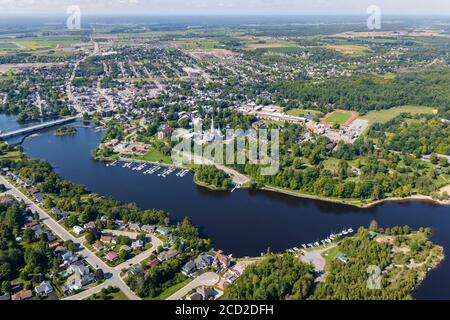 Una vista aerea della città di Arnprior, sul fiume Ottawa. Foto Stock