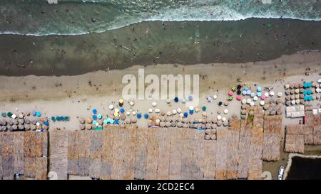 Turisti in spiaggia Foto Stock