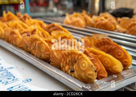 Bungeopang (Coreano Pesce a forma di Pasticceria)cibo di strada in vendita su strada in Thailandia del Nord Foto Stock