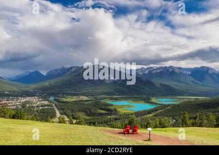 Splendida vista sulla città di Banff da Mountain View Point, Banff, Canada. Foto Stock