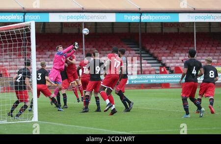 Crawley, Regno Unito. 15 agosto 2020 durante una pre-stagione amichevole tra Crawley Town e Crystal Palace al People’s Pension Stadium. Credit: James Boardman / Alamy Live News Foto Stock