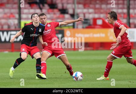 Crawley, Regno Unito. 15 agosto 2020 durante una pre-stagione amichevole tra Crawley Town e Crystal Palace al People’s Pension Stadium. Credit: James Boardman / Alamy Live News Foto Stock