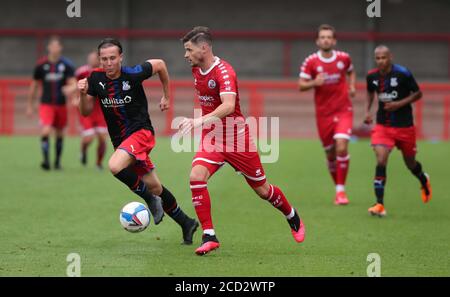 Crawley, Regno Unito. 15 agosto 2020 Josh Doherty di Crawley Town durante un periodo pre-stagionale amichevole tra Crawley Town e Crystal Palace al PeopleÕs Pension Stadium. Credit: James Boardman / Alamy Live News Foto Stock