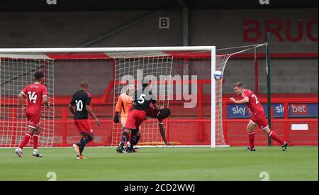 Crawley, Regno Unito. 15 agosto 2020 durante una pre-stagione amichevole tra Crawley Town e Crystal Palace al People’s Pension Stadium. Credit: James Boardman / Alamy Live News Foto Stock