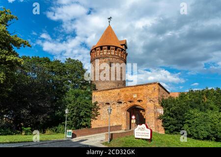 Gefängnisturm und Burgtor, Hotel Schloss Tangermünde, Sachsen-Anhalt, Deutschland | Torre del castello e porta del castello, Hotel Schloss Tangermünde T. Foto Stock