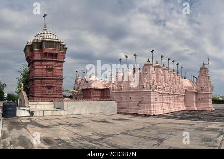 Photography03 Nov 2019 scultura in pietra sabbia su Chandraprabhu Digambar Jain Bavan Jinalay 12 ° secolo Chandrabhu (ottavo Tirrthankara) Foto Stock