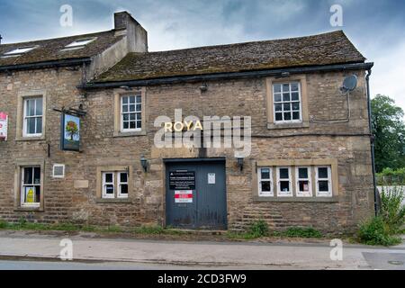 The Royal Oak, un pub rurale che è stato chiuso ed è in vendita, Hornby, Lancashire, Regno Unito. Foto Stock