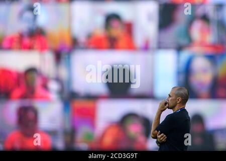 Ex calciatore professionista italiano e attuale direttore del club cinese Guangzhou Evergrande Fabio Cannavaro reagisce durante il primo turno di match af Foto Stock