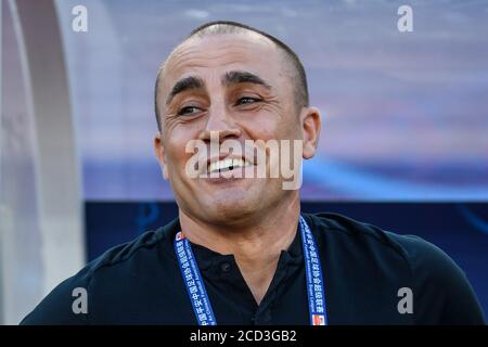 Ex calciatore professionista italiano e attuale direttore del club cinese Guangzhou Evergrande Fabio Cannavaro reagisce durante il primo turno di match af Foto Stock
