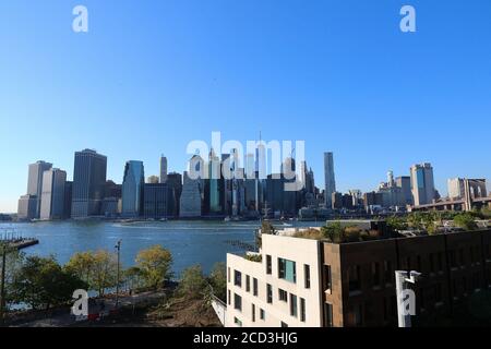 New York, Stati Uniti. 05 ottobre 2019. New York, USA Ottobre 2019: Impressioni New York - Ottobre - 2019 New York Skyline, Brooklyn, mattina | utilizzo nel mondo Credit: dpa/Alamy Live News Foto Stock