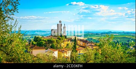 Vista panoramica di Vinci, luogo di nascita di Leonardo, skyline del villaggio. Firenze, Toscana Italia Europa. Foto Stock