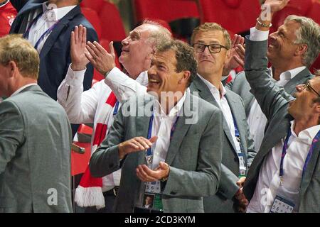 Giubileo finale, Uli HOENESS (ex Presidente, M), Andreas JUNG, membro del management, Jan-Christian DREESEN (Vice Presidente della direzione, M) Media Director Stefan Mennerich, Press Officer FCB Football Champions League, Final, Paris St. Germain (PSG) - FC Bayern Monaco (M). 0: 1, il 23 agosto 2020 all'Estadio da Luz di Lisbona/Portogallo. FOTO: Peter Schatz/Pool tramite l'agenzia fotografica SVEN SIMON. Ã‚Â | utilizzo in tutto il mondo Foto Stock