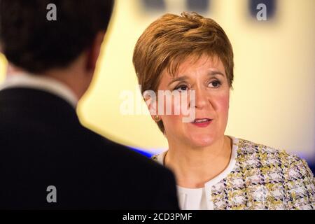 Glasgow, Scozia, Regno Unito. 27 novembre 2019. Nella foto: Nicola Sturgeon MSP - primo Ministro della Scozia e leader del Partito Nazionale Scozzese (SNP). Lancio del manifesto elettorale ufficiale del Partito Nazionale Scozzese (SNP) per le elezioni generali del 12 dicembre 2019. Credit: Colin Fisher/Alamy Live News. Foto Stock